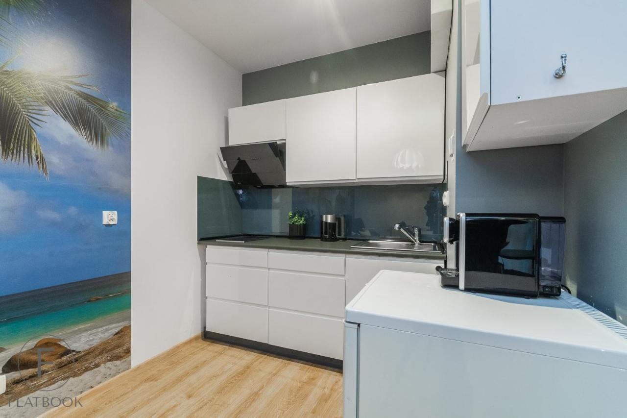 Flatbook Apartmenty - *